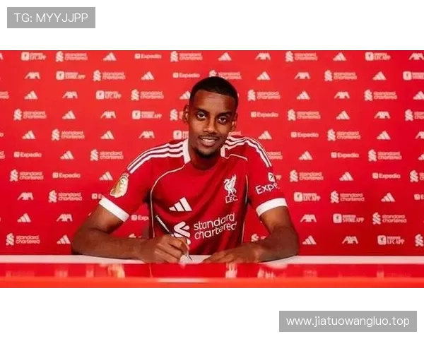 利物浦球迷将阿诺德球衣手动改成伊萨克致敬之作融怨恨与期许 利物浦球迷将阿诺德球衣手动改成伊萨克致敬之作融怨恨与期许